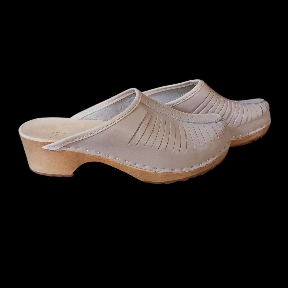 Clogs - Picture 2 of 7